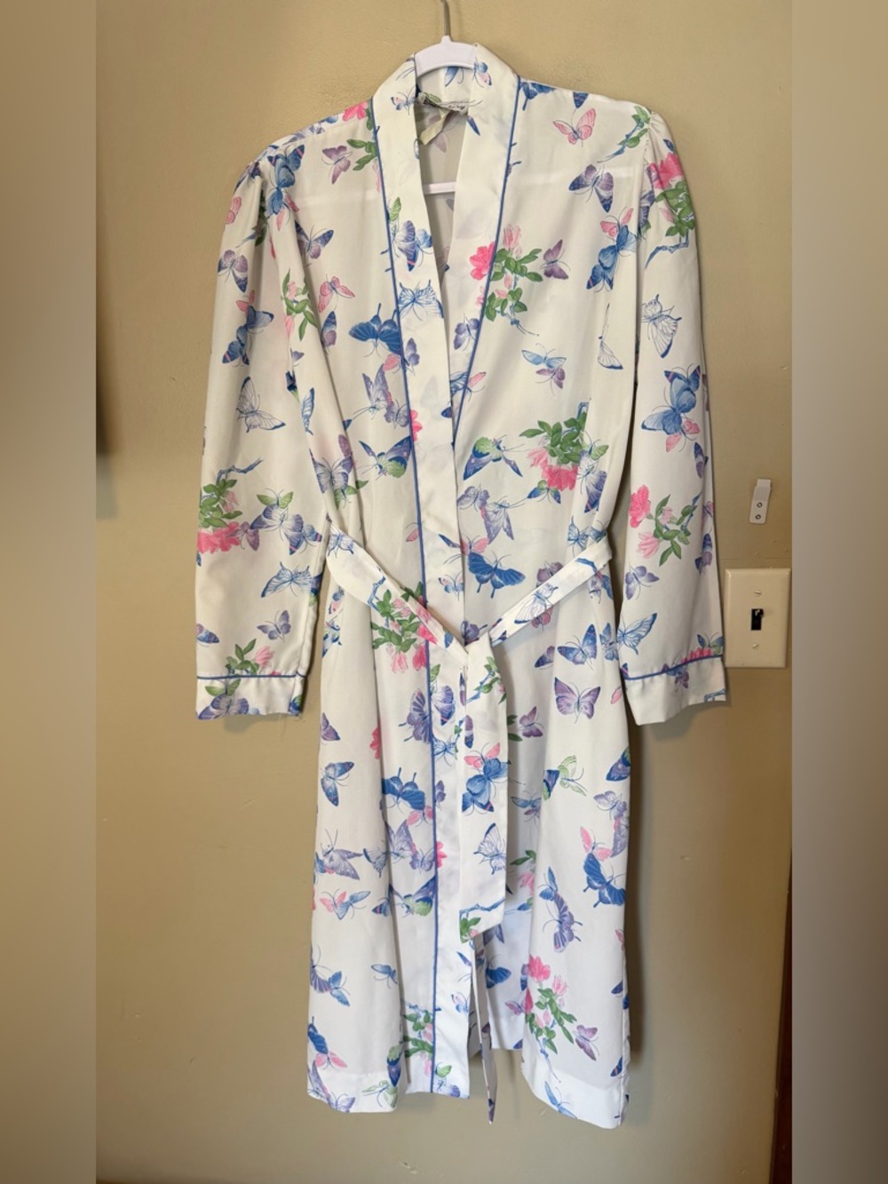 Vintage Barbara Winters For Periphery Floral and Butterfly Pattern Robe - Picture 2 of 6